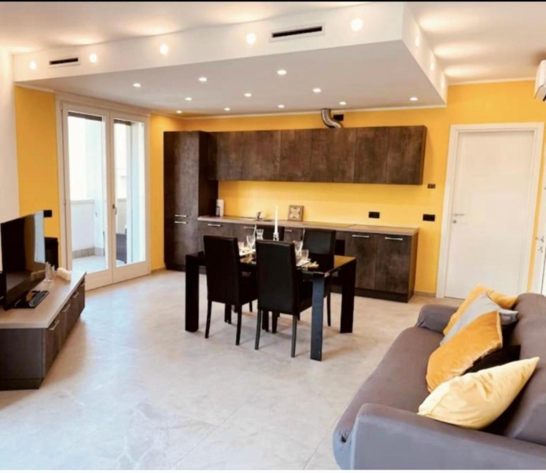 Casa di Como. Esterno foto