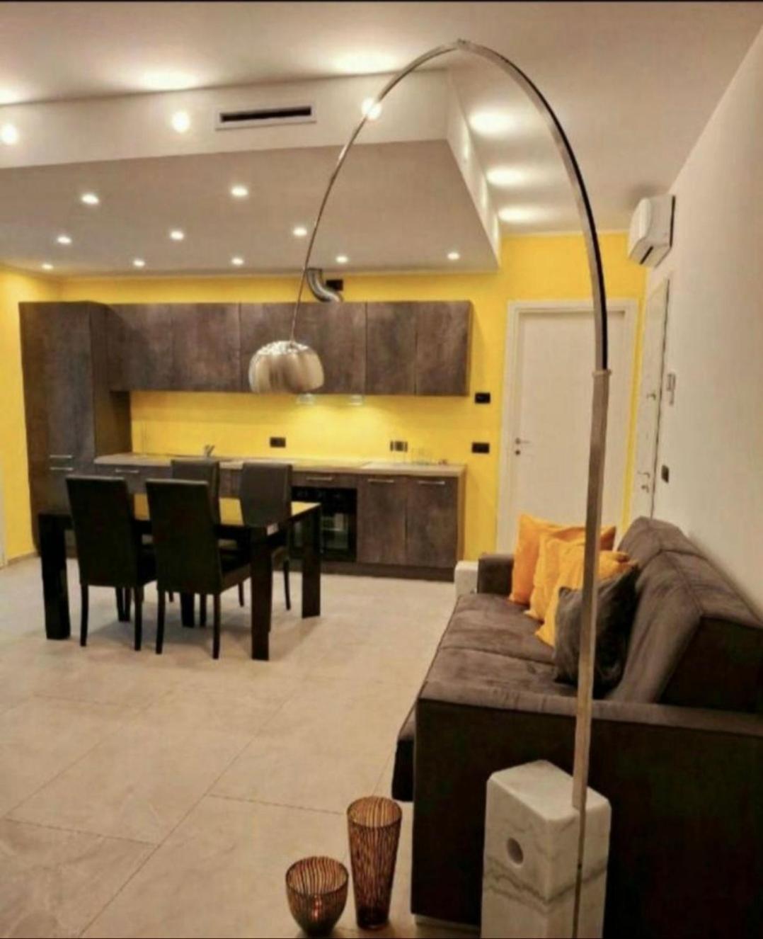 Casa di Como. Esterno foto